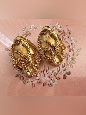 Rare French Designer Chantal de Kerouartz Vintage 1980’s Clip-On Earrings - Gold